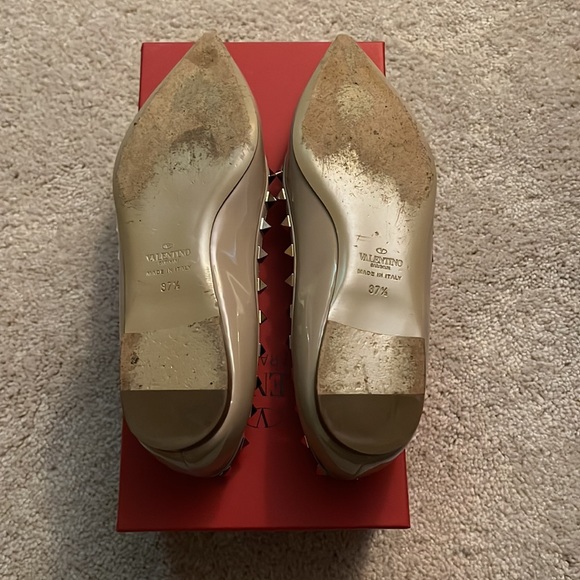 Valentino Garavani Rockstud NUDE Patent Leather Ballet Flats size 37 1/2 . - Picture 10 of 10